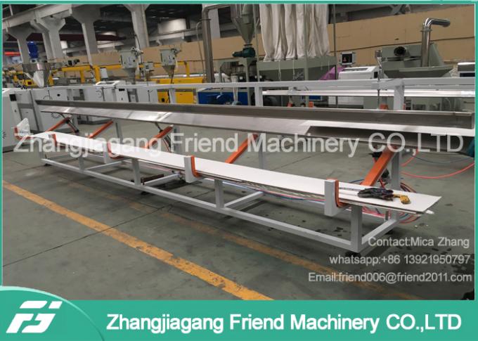 ligne d'extrusion de panneau de plafond de PVC de puissance du moteur 37kw pour le ménage 4m/Min Speed 3