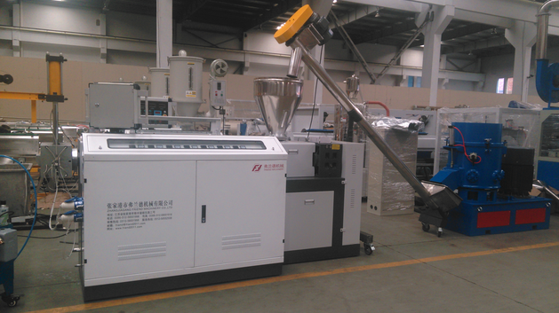 La vis simple 100kg/H a produit l'extrudeuse de machine de pelletisation de PVC 0