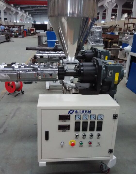Mini machine en plastique d'extrudeuse de SJ25 SJ45 pour faire le tuyau de PE de pp 0