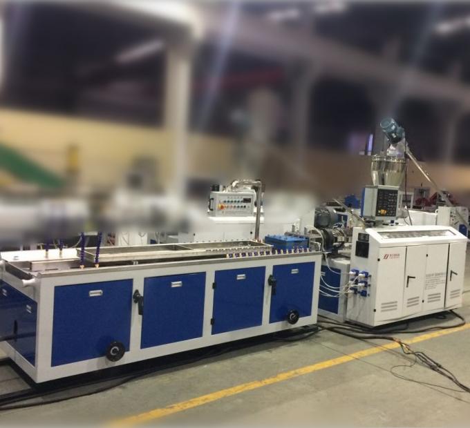 Chaîne de production de expulsion de panneau de la CE 250kg/H WPC résistant d'humidité 1