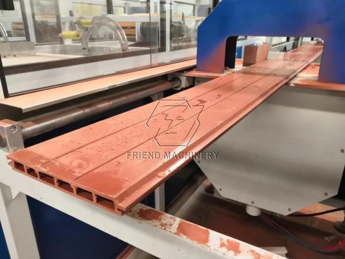Le PE saupoudrent la chaîne de production d'extrusion de profil de 4m/Min WPC vis jumelle conique 4