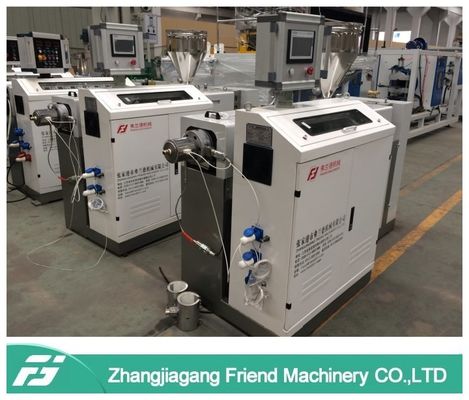 Un bon prix. Extrusion de tuyau de drainage de PVC faisant à machine l'écurie en plastique d'extrudeuse de suite en ligne