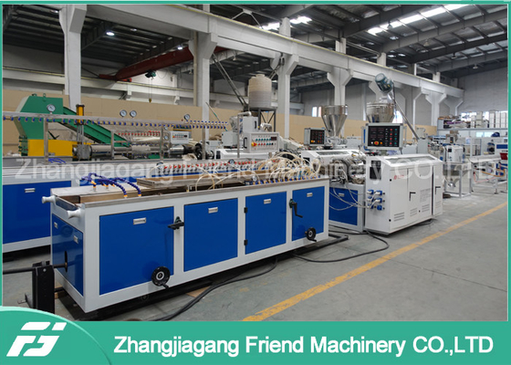 Un bon prix. ligne d'extrusion de panneau de plafond de PVC de 380V 50HZ, profil réutilisable de PVC faisant la machine en ligne