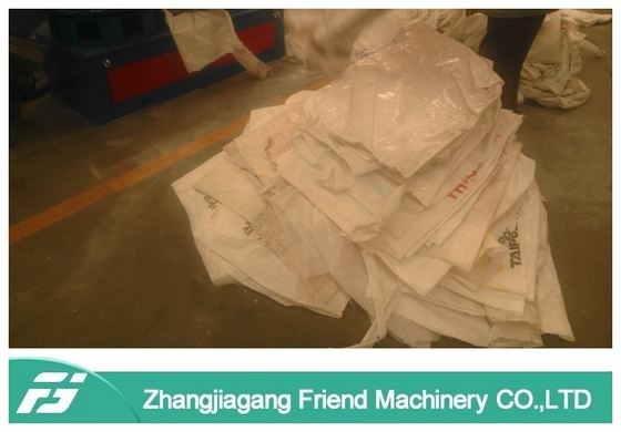 Un bon prix. Granules en plastique de couleur blanche fabriquant la machine de pelletisation de machine en ligne