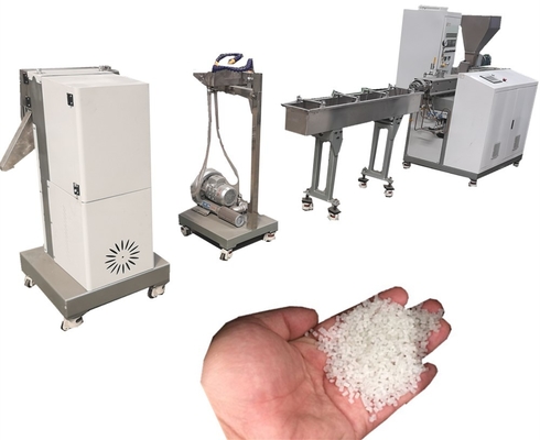 Un bon prix. Ligne en plastique de granulation de bande de tractions de refroidissement par l'eau de machine de pelletiseur de vis jumelle parallèle en ligne