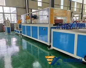 Un bon prix. Machine composée en plastique en bois automatique d'extrusion de GV en ligne