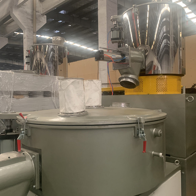 Un bon prix. Chauffage refroidissant la capacité verticale de la machine 200kg/h de mélangeur de PVC en ligne