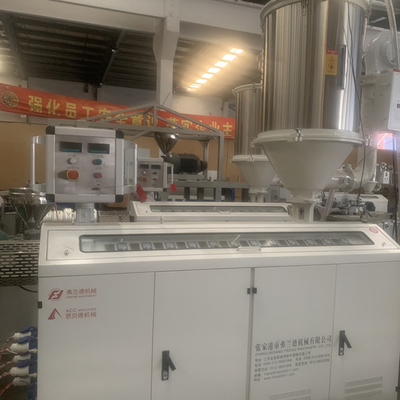 Un bon prix. Machine en plastique complètement automatique de tuyau du PE 100kg/H avec l'inverseur d'ABB en ligne