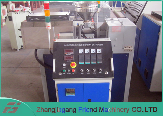 Un bon prix. Haute machine en plastique efficace d'extrudeuse pour le profil doux de PVC du PE/pp de petite capacité en ligne
