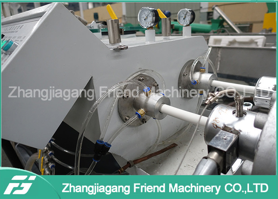 Un bon prix. Le PLC commandent le tuyau électrique de PVC faisant la machine, équipement d'extrusion de tuyau en ligne
