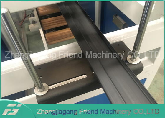 Un bon prix. Ligne dure en plastique à grande vitesse largeur d'extrusion de profil de WPC de produit de 250mm en ligne