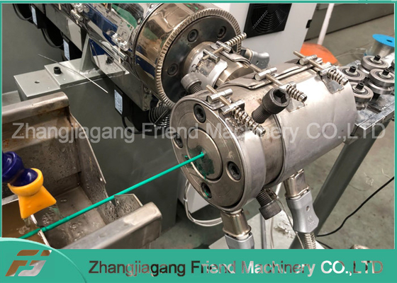 Un bon prix. Tuyau ondulé en plastique enduit de conduit de métal flexible de machine de tuyau de PVC formant la machine en ligne