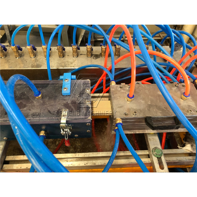 Un bon prix. La fenêtre et la porte de PVC profilent faire la machine/machine d'expulsion en plastique en ligne