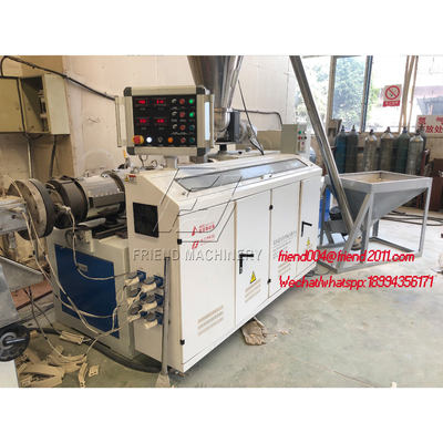Un bon prix. Ligne d'extrusion de profil du cadre de porte WPC de profil de fenêtre de PVC en ligne