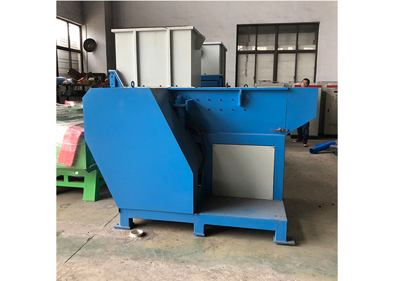 Un bon prix. 800kg/machine de réutilisation en plastique défibreur de H WPC en ligne
