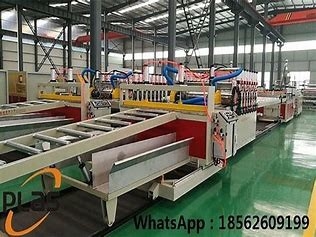 Good price PVC de la CE ne saupoudrer aucune largeur de panneau de l'extrudeuse 1240mm de la déformation WPC en ligne