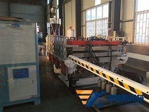 Un bon prix. Ligne simple d'extrusion de profil des meubles WPC de vis de 55MM en ligne