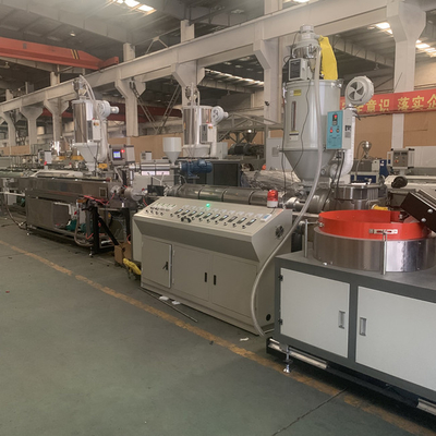 Un bon prix. moule en acier en plastique de la machine 40Cr de tuyau de PVC d'irrigation par égouttement de 63mm en ligne