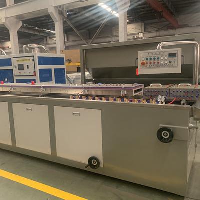 Un bon prix. chaîne de production de profil de 250mm 400kg/H WPC boudineuse à vis jumelle en ligne