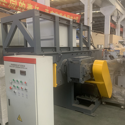 Un bon prix. contrôle de réutilisation en plastique de PLC de broyeur de défibreur d'axe du double 2000kg/H en ligne