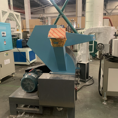 Un bon prix. machine 1300kg/H de broyeur de PVC d'épaisseur de paroi de 10mm à faible bruit en ligne