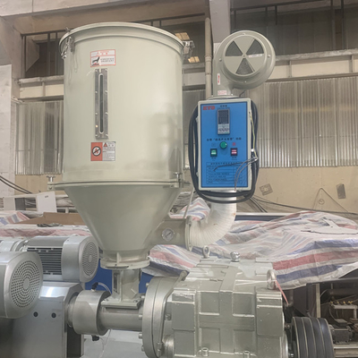 Un bon prix. Ligne en plastique complètement automatique vis simple d'extrusion de profil du rotin WPC en ligne