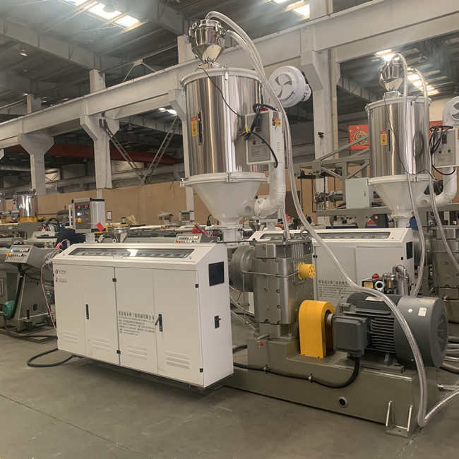 Feuille de plastique de LDPE 140RPM réutilisant l'équipement d'extrudeuse 4