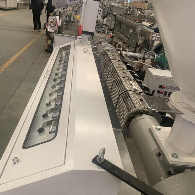 Feuille de plastique de LDPE 140RPM réutilisant l'équipement d'extrudeuse 3