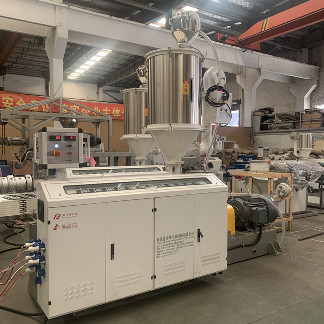 Feuille de plastique de LDPE 140RPM réutilisant l'équipement d'extrudeuse 2