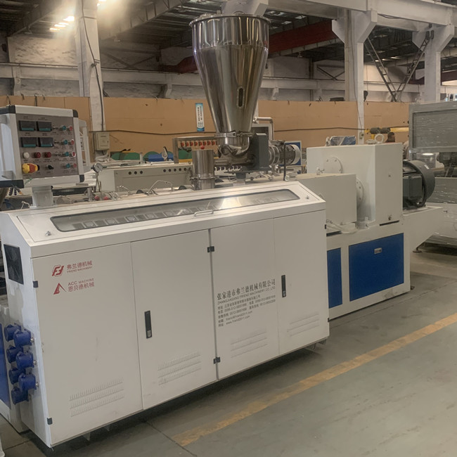 Double machine en plastique conique de tuyau de boudineuse à vis 45RPM 4