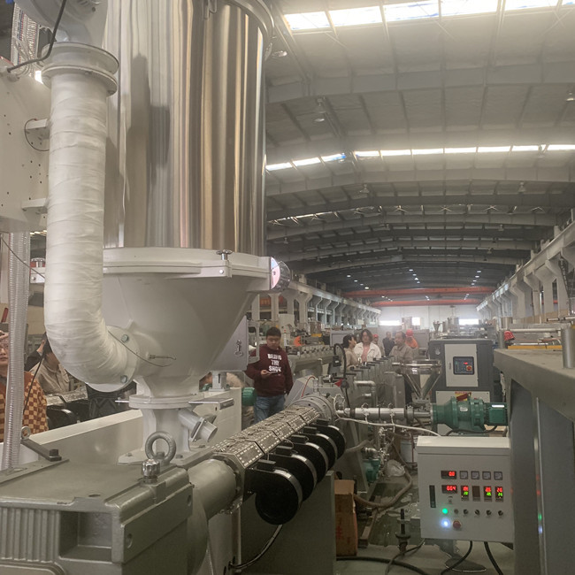 ligne machine d'extrusion de tuyau de HDPE de l'agriculture 1000kg/H 4