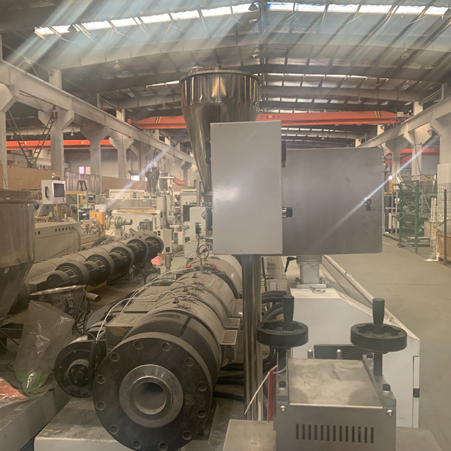 ligne en plastique d'extrusion de la vis 400kg/H jumelle conique 3