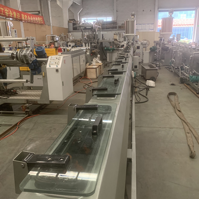chaîne de production en plastique de tuyau de 1600mm pour la canalisation 1