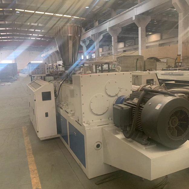 vis de la machine 65mm d'extrusion de Wpc de meubles de 150kg/H 37kw 1