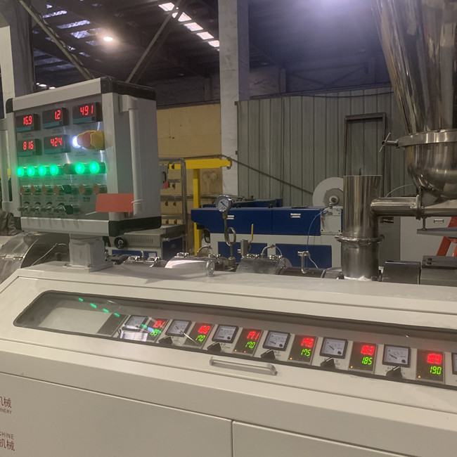 Ligne adaptée aux besoins du client par conversion pneumatique vis de pelletisation de PVC de double 2