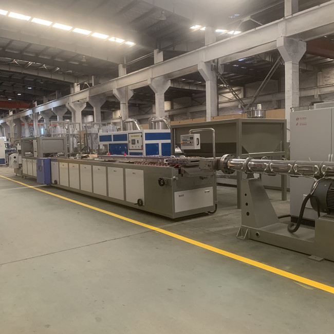 ligne largeur d'extrusion de panneau de plafond de PVC de la capacité 300kg/H de 250mm 2