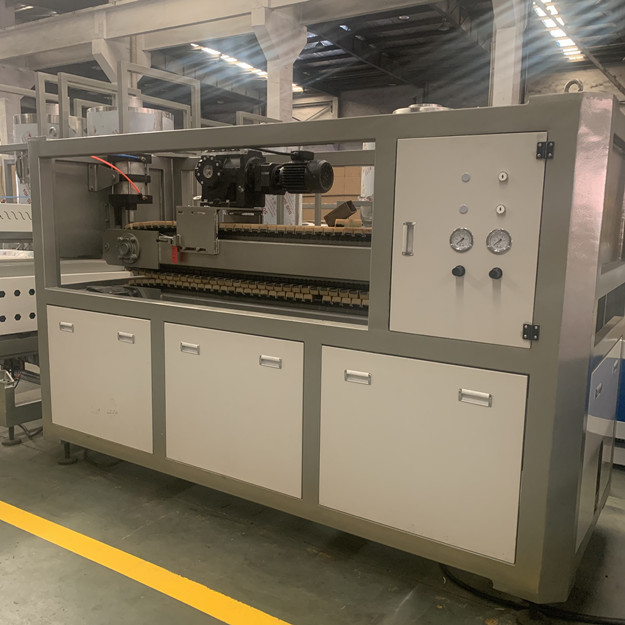 chaîne de production de profil de 250mm 400kg/H WPC boudineuse à vis jumelle 2