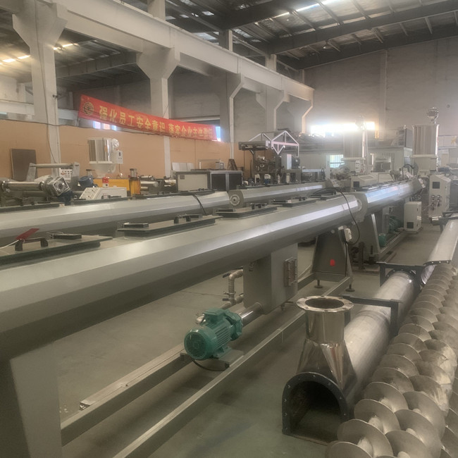 la chaîne de production d'extrudeuse de tuyau du HDPE 180kg/H machine d'extrusion nettoient à l'aspirateur la formation 0