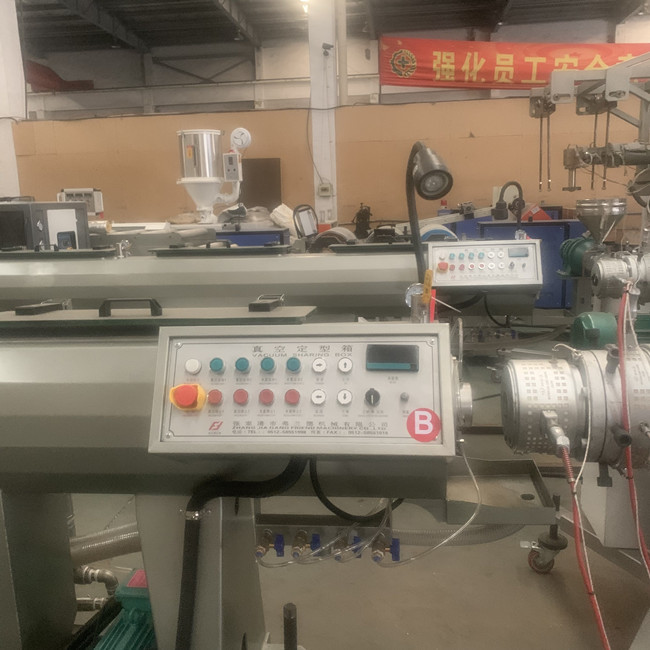 la chaîne de production d'extrudeuse de tuyau du HDPE 180kg/H machine d'extrusion nettoient à l'aspirateur la formation 5