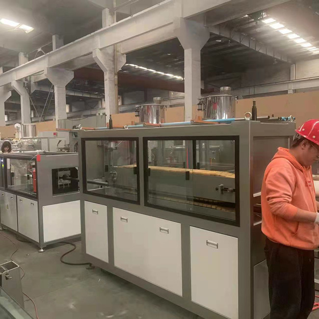 Trois couches de chaîne de production en plastique s'accrochent les machines automatiques de cinéma de bout droit de machine de cinéma 4