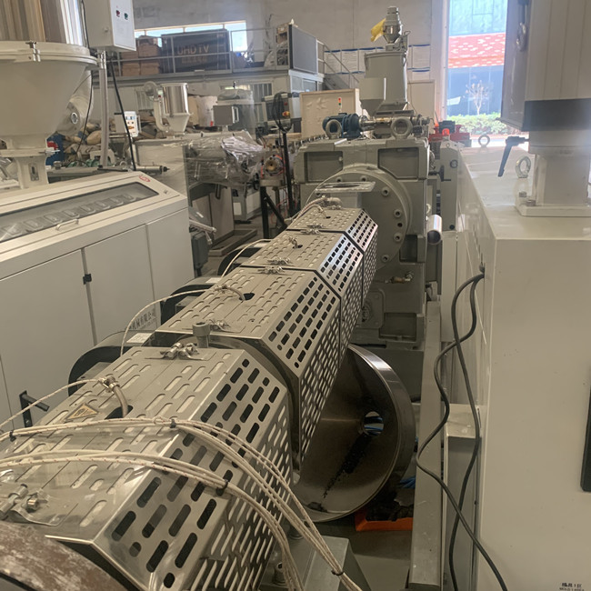 ligne en plastique coupe planétaire d'extrusion d'extrudeuse de tuyaux du polyéthylène 60kg/H 2