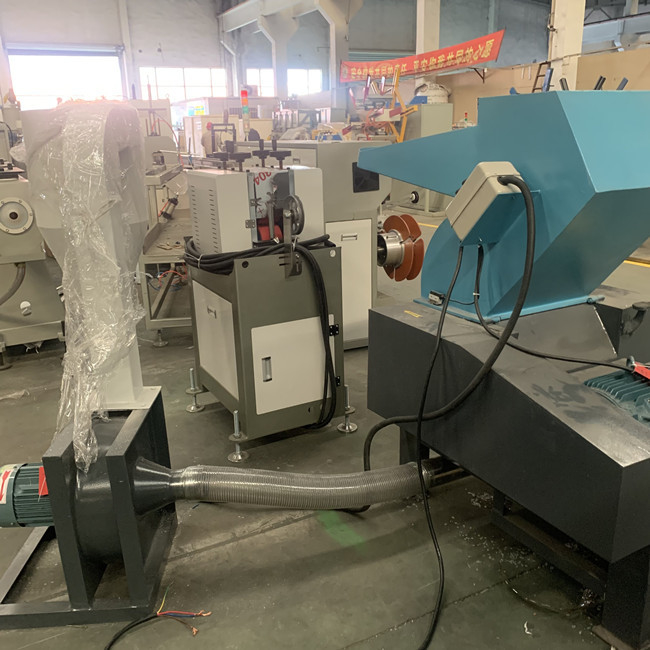 machine 1300kg/H de broyeur de PVC d'épaisseur de paroi de 10mm à faible bruit 5