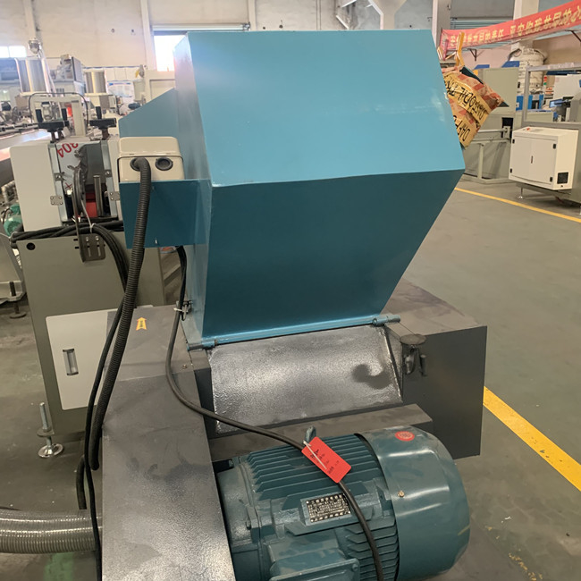 machine 1300kg/H de broyeur de PVC d'épaisseur de paroi de 10mm à faible bruit 3