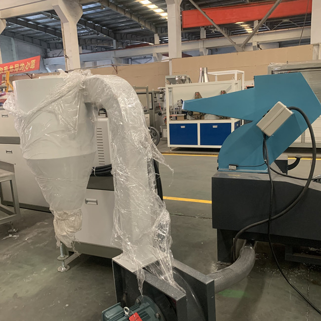 machine 1300kg/H de broyeur de PVC d'épaisseur de paroi de 10mm à faible bruit 2