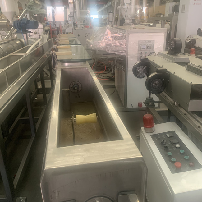 tuyau d'irrigation par égouttement de 2000mm machine en plastique de tuyau de HDPE de 3 couches 1