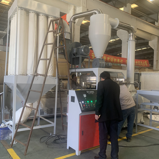 Sortie élevée industrielle de la machine 300kg/H de Pulverizer de PE de PVC de pp 2