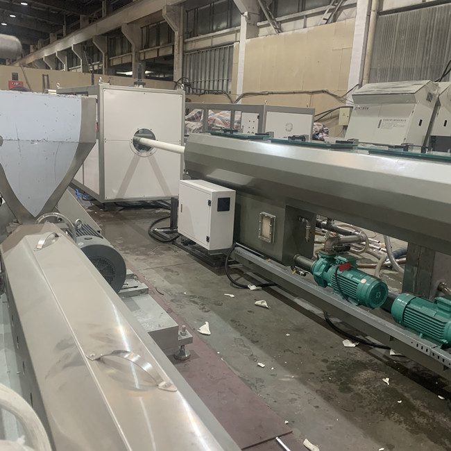 Le PVC saupoudrent la machine en plastique 6m/Min de tuyau de l'eau électrique 2